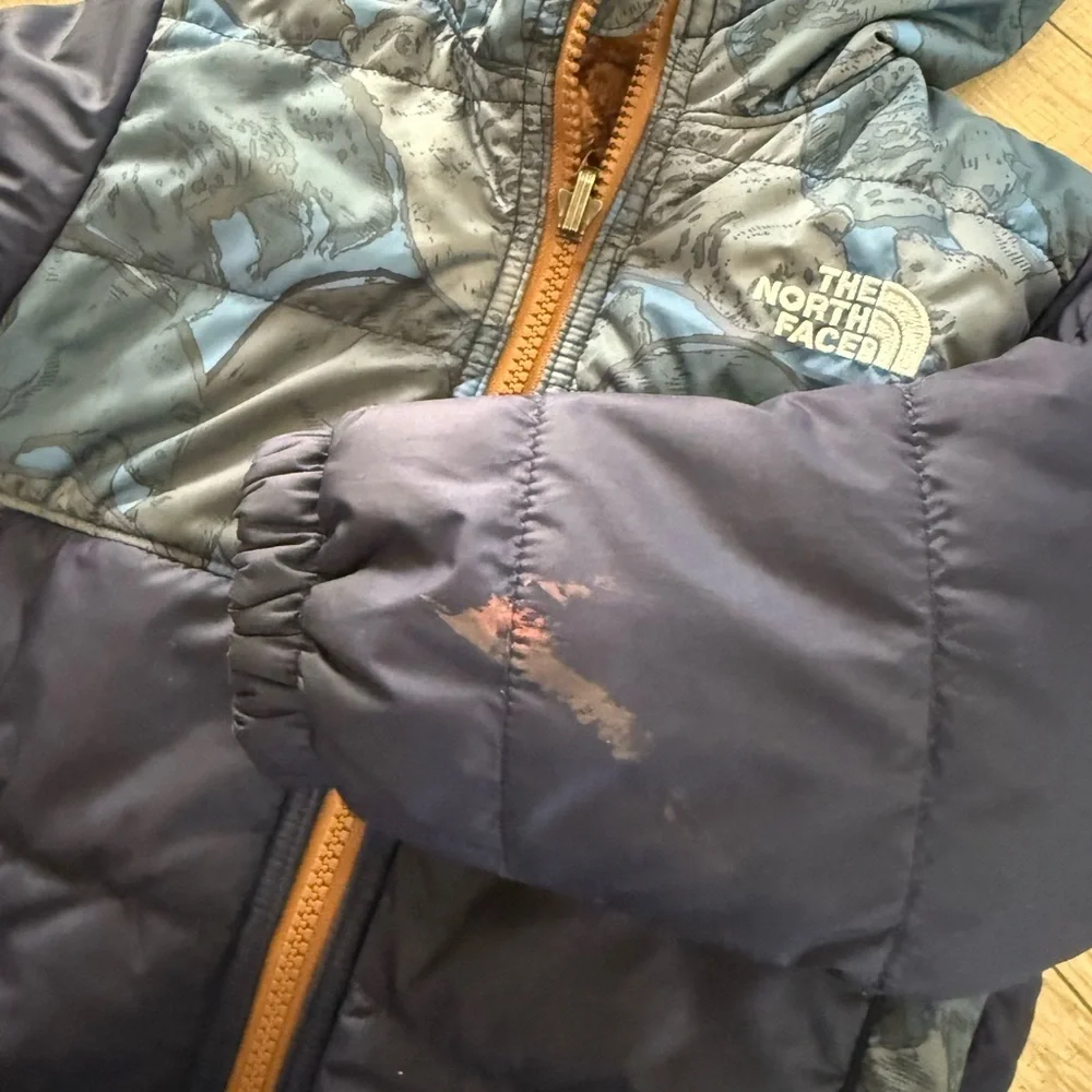 The North Face Reversible Blue & Camo Mount Chimbo Jacket size 2T - Picture 4 of 6